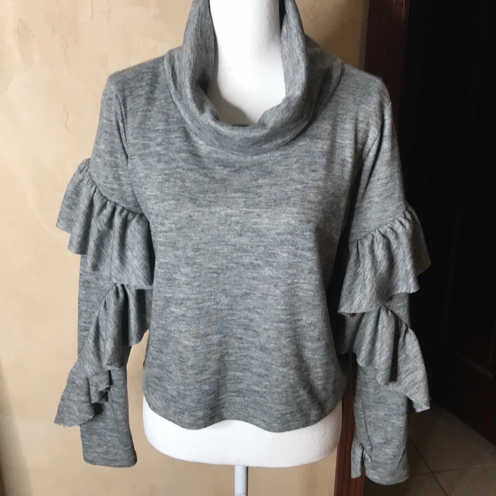 Leith Gray Ruffled sleeve Top